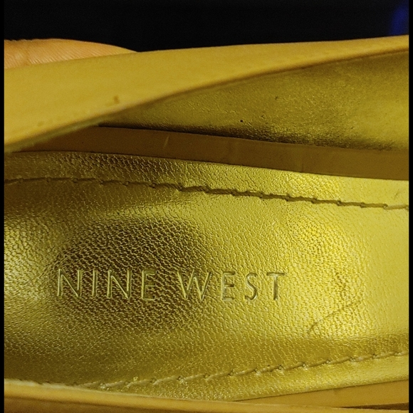 Shoes - Picture 4 of 5